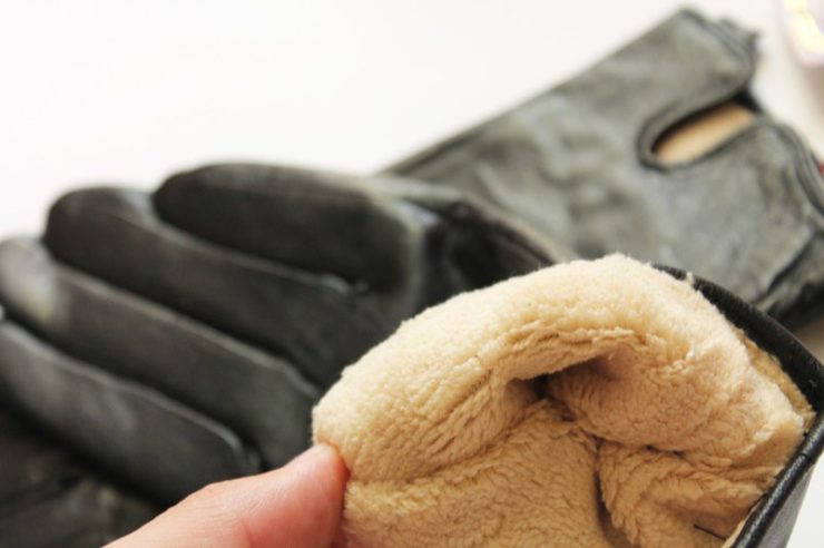 Как постирать кожаные перчатки в домашних условиях?